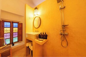 Hair dryer, towels, soap, shampoo - Exclusive charming riad in the heart of the medina

10 mn from Jemaa el fna  (Marrakech)
