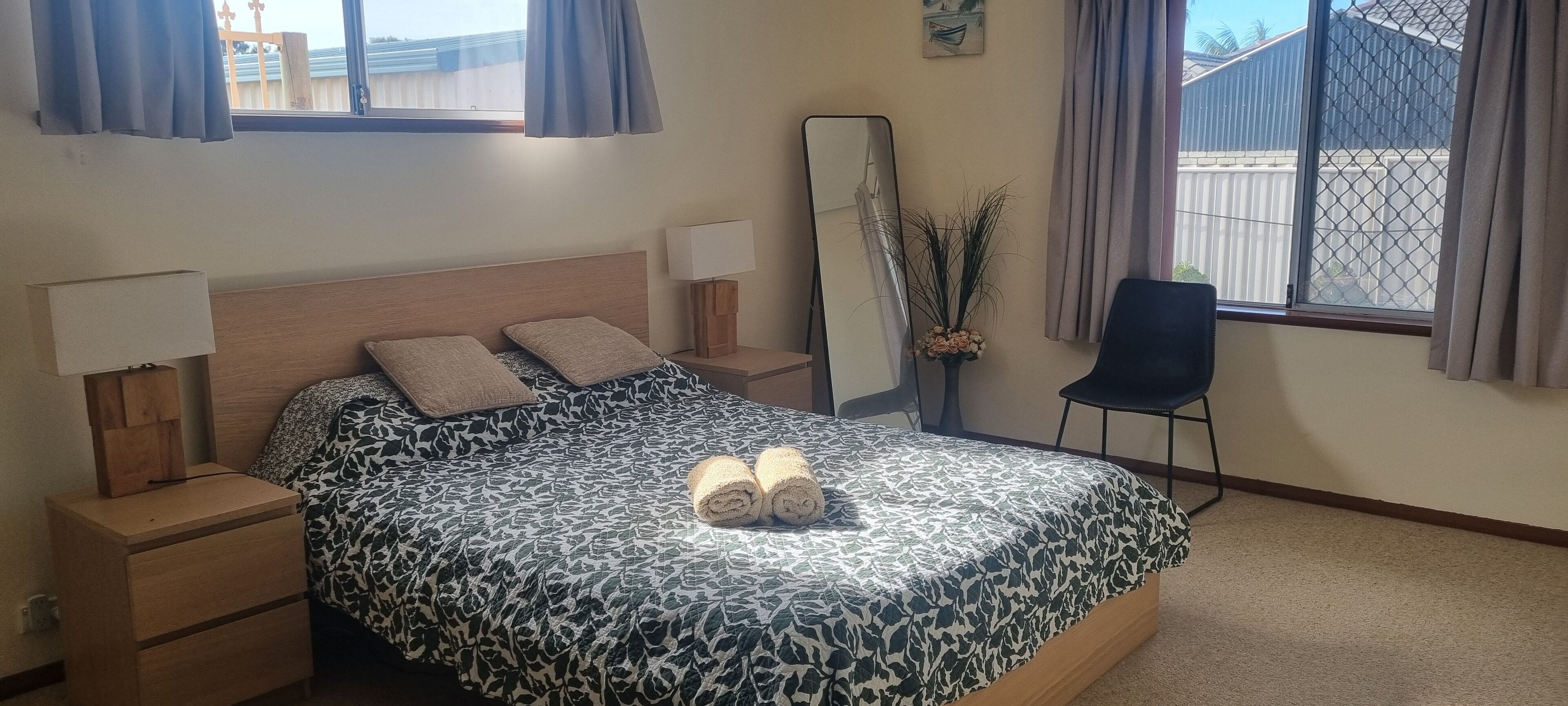 2 chambres, fer et planche à repasser, Wi-Fi, draps fournis