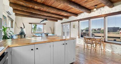 Welcome to Corrales - No House guests without prior approval from host.