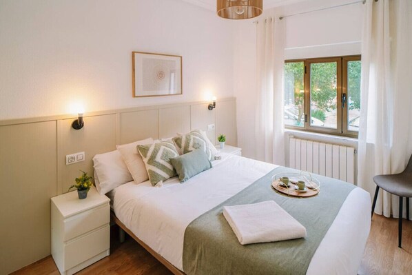 3 bedrooms, desk, iron/ironing board, WiFi