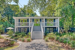 Exterior - 209 W Indian - Cabin by the Sea - Two Living Areas -Spacious Yard- Pets Considered (Folly Beach)