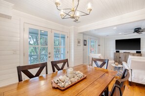 Dining - 209 W Indian - Cabin by the Sea - Two Living Areas -Spacious Yard- Pets Considered (Folly Beach)