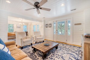 TV - 209 W Indian - Cabin by the Sea - Two Living Areas -Spacious Yard- Pets Considered (Folly Beach)