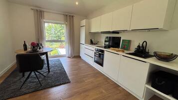 Refrigerador, horno, placa de cocina, lavavajillas