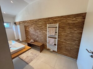Hair dryer, towels, soap, shampoo - Beautiful apartment on the edge of the Teutoburg Forest, 100 sqm, large roof terrace (Schlangen)