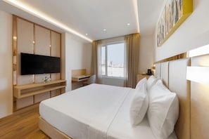 Deluxe Double Room | Desk, iron/ironing board, free WiFi