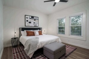 3 slaapkamers, een strijkplank/strijkijzer, wifi, beddengoed