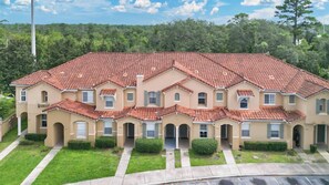 Exterior - Family escape near Disney parks w/ resort access (Kissimmee)