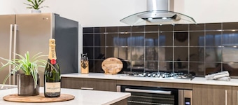 Family Friendly 4BR Home - Free Parking, Fast WiFi