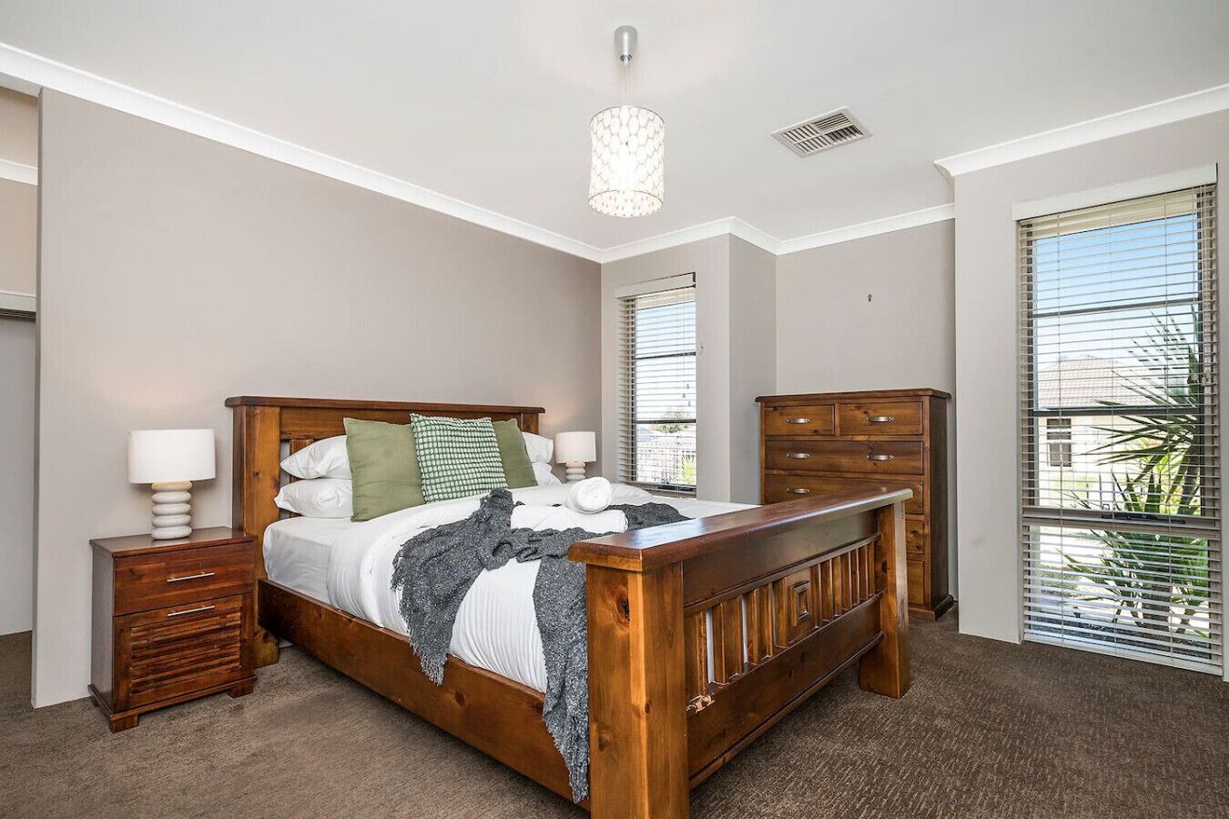 4 bedrooms, desk, iron/ironing board, WiFi