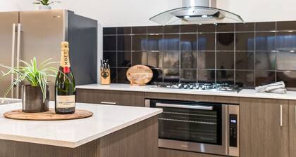 Family Friendly 4BR Home - Free Parking, Fast WiFi