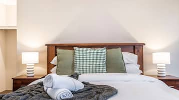 4 makuuhuonetta, työpöytä, silitysrauta/-lauta, Wi-Fi