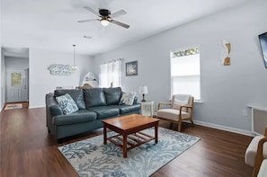 Smart TV - The Singing Seagull: Coastal Getaway in Rockport’s Little Bay Shores (Rockport)