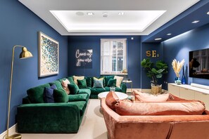 Exterior - Pepys House: A Modern Touch of History (London)