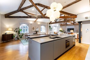 House | Living room - Pepys House: A Modern Touch of History (London)