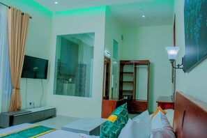 Executive Double Room, 1 King Bed | In-room safe, desk, laptop workspace, soundproofing