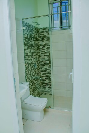 Bathroom - MEGA Lodge (Dar es Salaam)