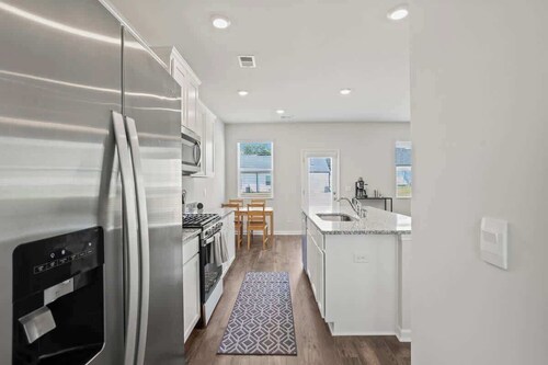 Newly Built Home Ideal for Mid-Term Stays Between Cities
