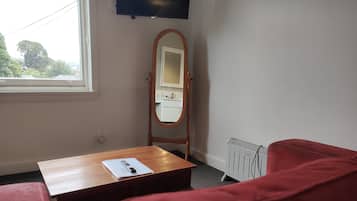 Deluxe Double Room | Living area