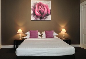 Ropa de cama de alta calidad y tabla de planchar con plancha