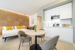 Deluxe-Dreibettzimmer | Allergikerbettwaren, Daunenbettdecken, Betten mit Memory-Foam-Matratzen