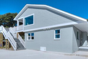 Exterior - Renovated 3BR 1BA Duplex (upper unit), Walk to Beach, Ocean View, Sleeps 6 (Oak Island)