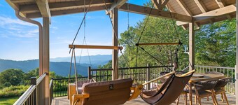 Secluded Luxury Asheville Home with Hot Tub & Sauna, 15m from Downtown