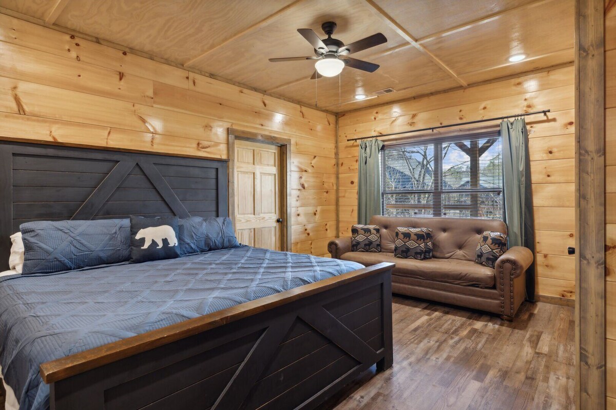Photo 108 of A Lodge at The Glades | 12 BR Cabin | Private Indoor Pool, Hot Tubs, Game Rooms, and Theater Room