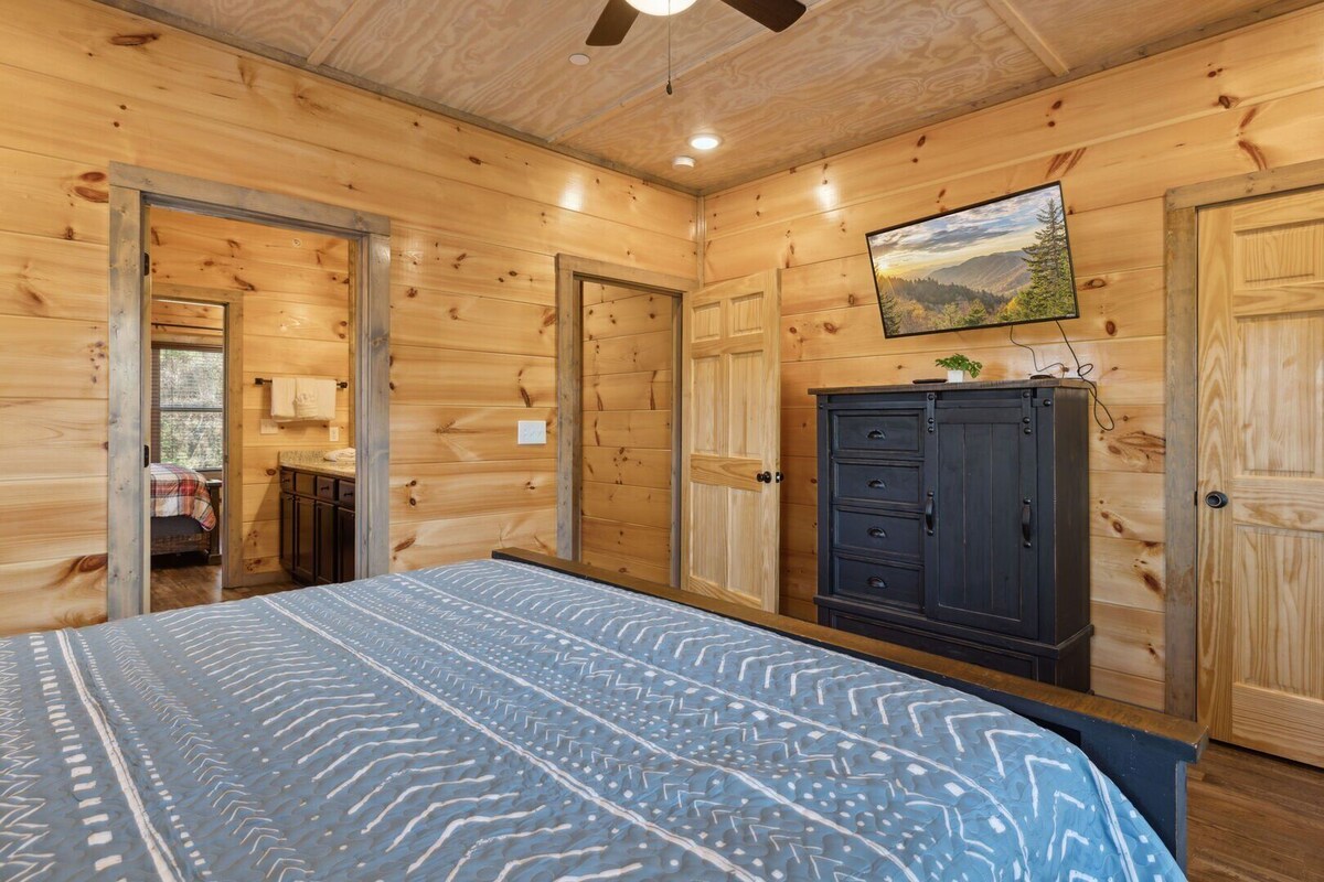 Photo 94 of A Lodge at The Glades | 12 BR Cabin | Private Indoor Pool, Hot Tubs, Game Rooms, and Theater Room
