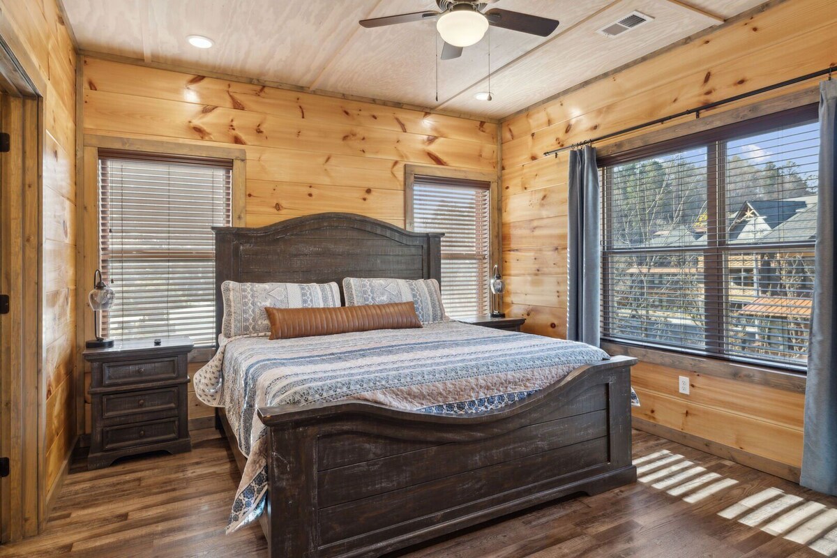Photo 117 of A Lodge at The Glades | 12 BR Cabin | Private Indoor Pool, Hot Tubs, Game Rooms, and Theater Room