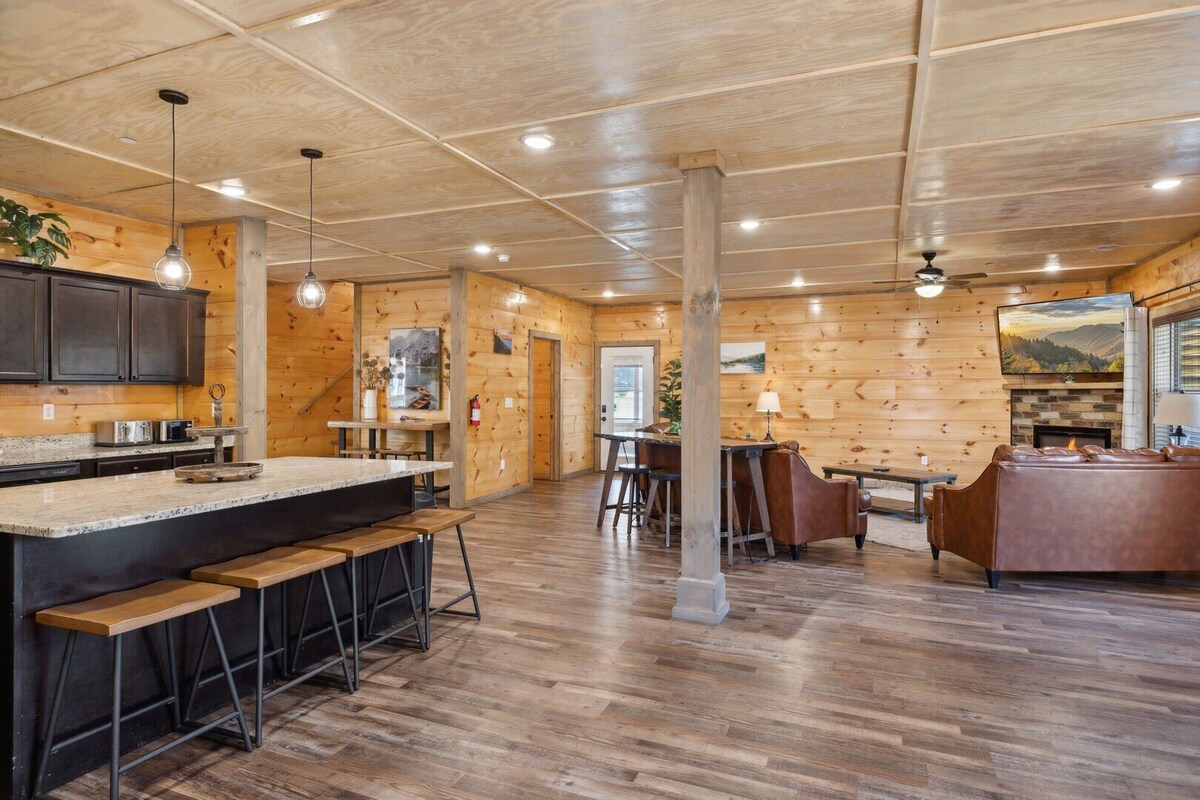 Photo 76 of A Lodge at The Glades | 12 BR Cabin | Private Indoor Pool, Hot Tubs, Game Rooms, and Theater Room