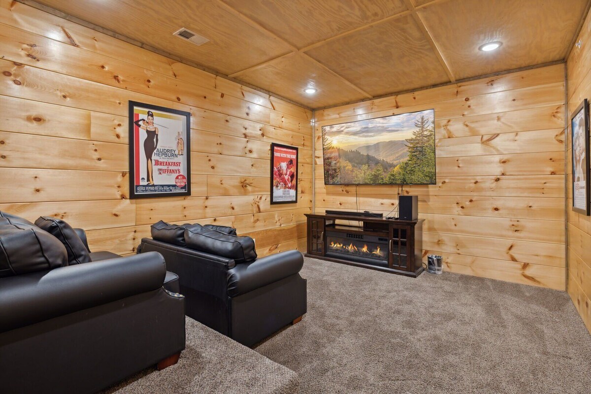 Photo 65 of A Lodge at The Glades | 12 BR Cabin | Private Indoor Pool, Hot Tubs, Game Rooms, and Theater Room