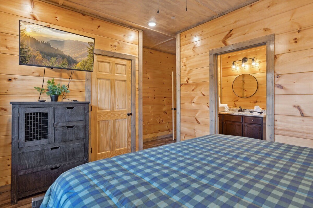 Photo 104 of A Lodge at The Glades | 12 BR Cabin | Private Indoor Pool, Hot Tubs, Game Rooms, and Theater Room