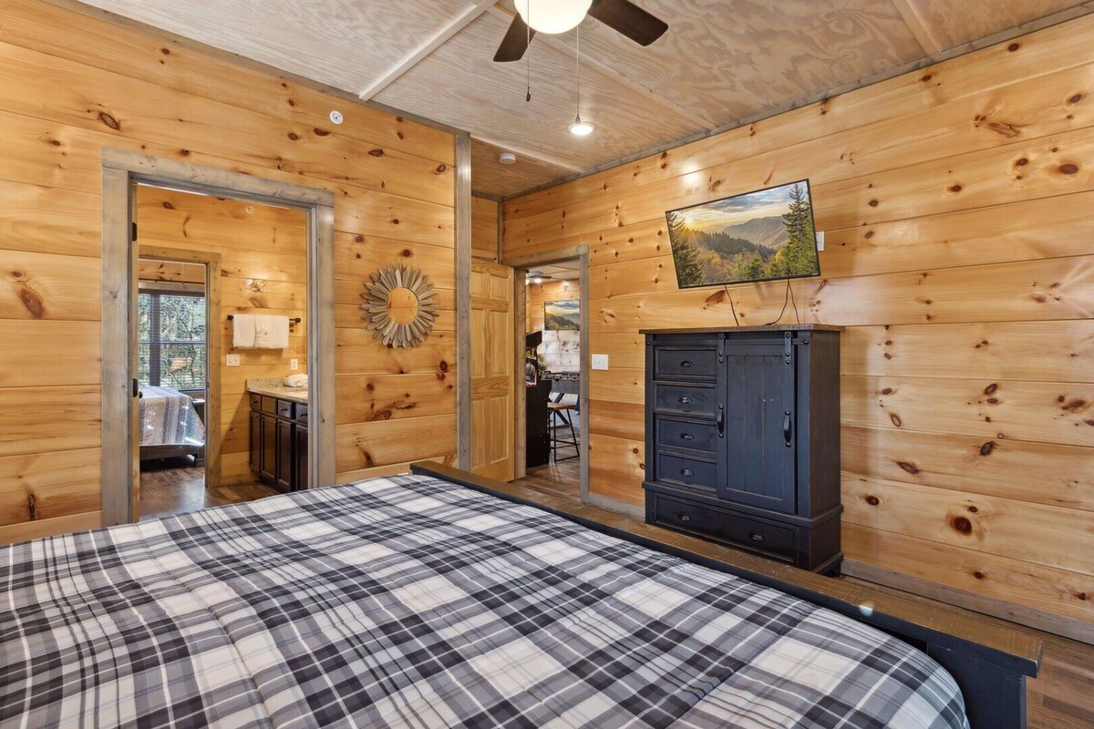 Photo 121 of A Lodge at The Glades | 12 BR Cabin | Private Indoor Pool, Hot Tubs, Game Rooms, and Theater Room