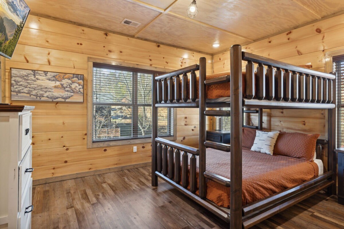 Photo 123 of A Lodge at The Glades | 12 BR Cabin | Private Indoor Pool, Hot Tubs, Game Rooms, and Theater Room