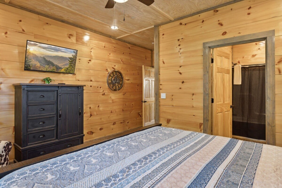 Photo 83 of A Lodge at The Glades | 12 BR Cabin | Private Indoor Pool, Hot Tubs, Game Rooms, and Theater Room