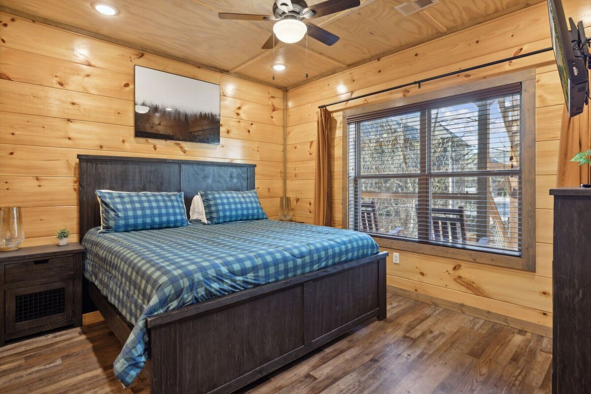 Photo 103 of A Lodge at The Glades | 12 BR Cabin | Private Indoor Pool, Hot Tubs, Game Rooms, and Theater Room