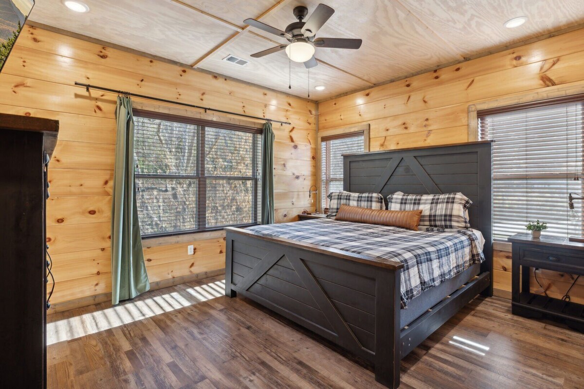 Photo 120 of A Lodge at The Glades | 12 BR Cabin | Private Indoor Pool, Hot Tubs, Game Rooms, and Theater Room
