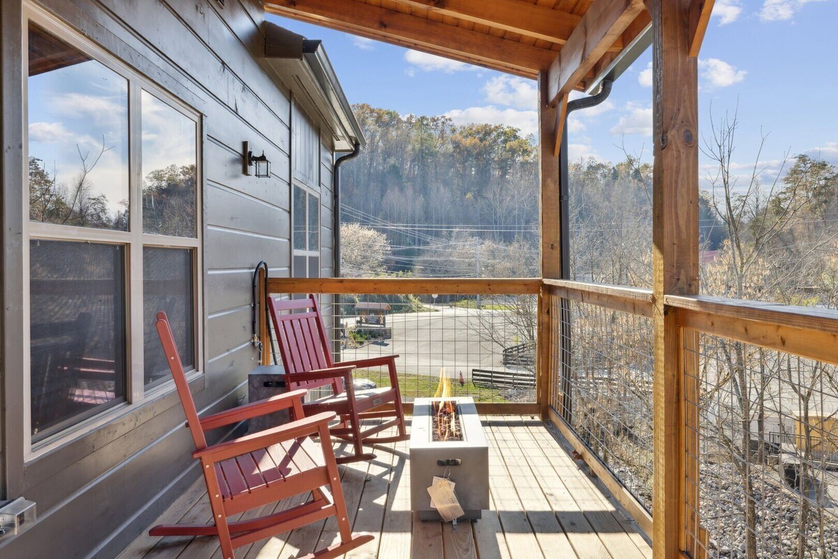 Photo 70 of A Lodge at The Glades | 12 BR Cabin | Private Indoor Pool, Hot Tubs, Game Rooms, and Theater Room