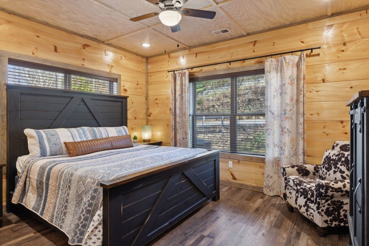 Photo 82 of A Lodge at The Glades | 12 BR Cabin | Private Indoor Pool, Hot Tubs, Game Rooms, and Theater Room