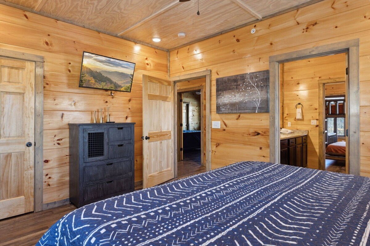 Photo 112 of A Lodge at The Glades | 12 BR Cabin | Private Indoor Pool, Hot Tubs, Game Rooms, and Theater Room