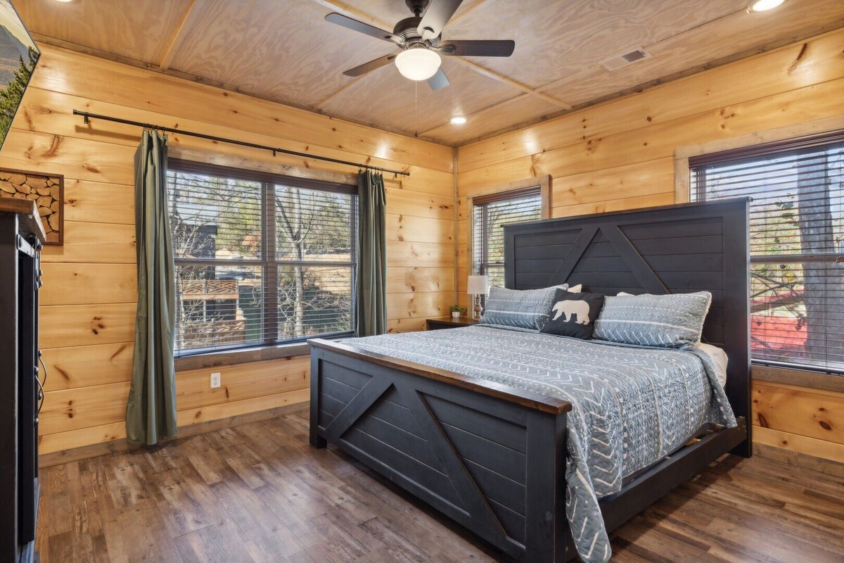Photo 93 of A Lodge at The Glades | 12 BR Cabin | Private Indoor Pool, Hot Tubs, Game Rooms, and Theater Room