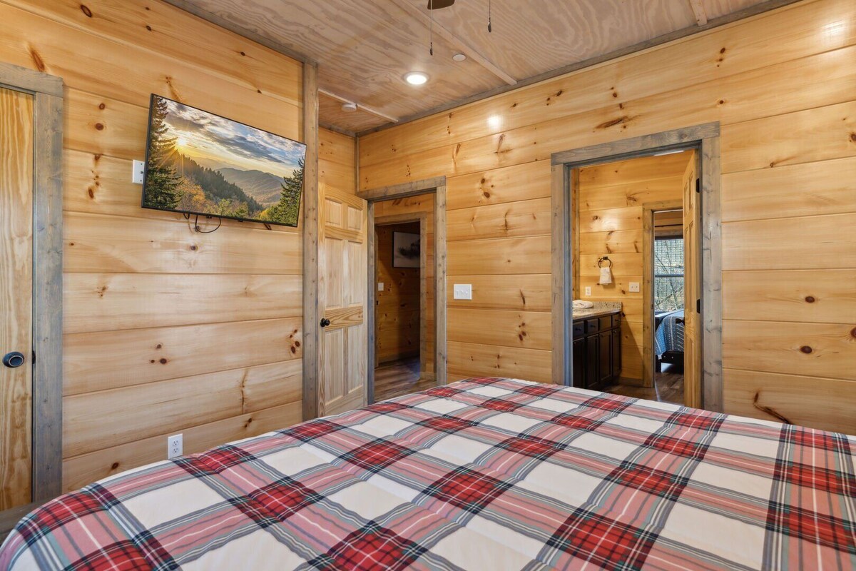 Photo 91 of A Lodge at The Glades | 12 BR Cabin | Private Indoor Pool, Hot Tubs, Game Rooms, and Theater Room