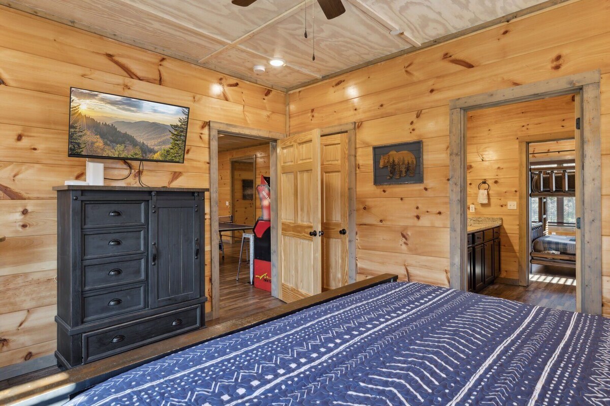 Photo 95 of A Lodge at The Glades | 12 BR Cabin | Private Indoor Pool, Hot Tubs, Game Rooms, and Theater Room