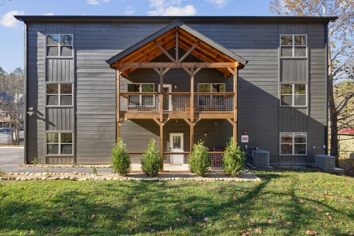 Photo 67 of A Lodge at The Glades | 12 BR Cabin | Private Indoor Pool, Hot Tubs, Game Rooms, and Theater Room