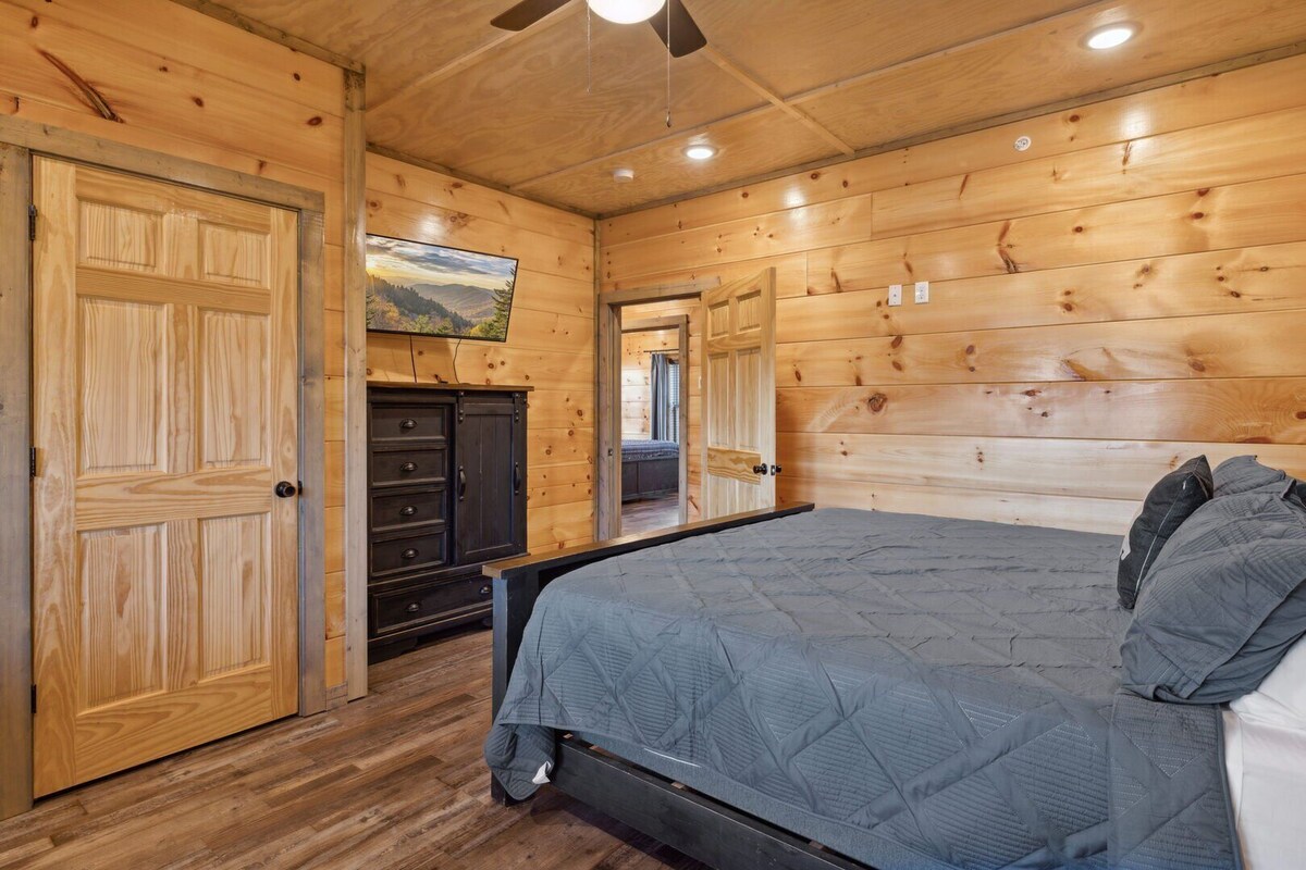Photo 109 of A Lodge at The Glades | 12 BR Cabin | Private Indoor Pool, Hot Tubs, Game Rooms, and Theater Room