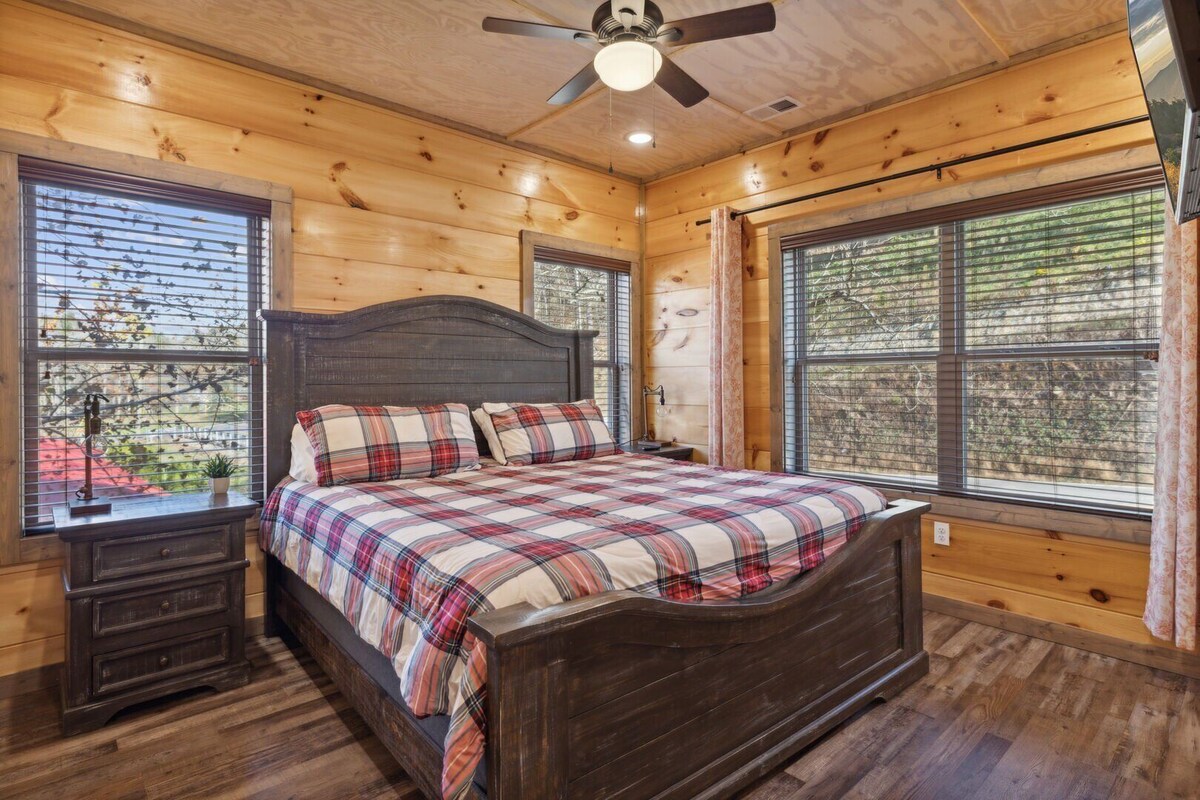 Photo 90 of A Lodge at The Glades | 12 BR Cabin | Private Indoor Pool, Hot Tubs, Game Rooms, and Theater Room