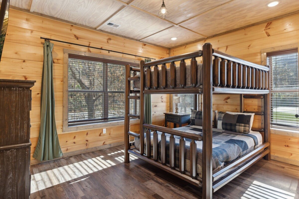 Photo 97 of A Lodge at The Glades | 12 BR Cabin | Private Indoor Pool, Hot Tubs, Game Rooms, and Theater Room