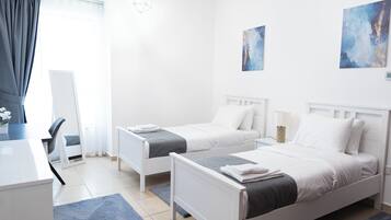 Deluxe-Apartment, 2 Schlafzimmer, Balkon, Blick auf den Jachthafen | Hochwertige Bettwaren, Zimmersafe, individuell dekoriert