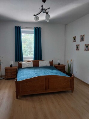 1 dormitorio, tabla de planchar con plancha, wifi gratis y ropa de cama